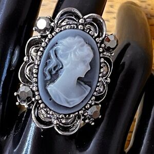 Statement Cameo Ring Black & White Silver tone Victorian Rhinestone Vtg. S-7.50”